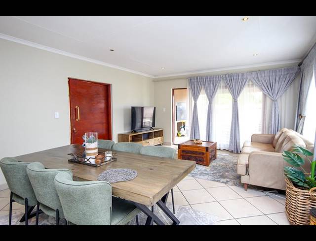 3 BEDROOM TOWNHOUSE FOR SALE IN THATCHFIELD